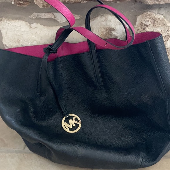 2 Michael Kors bags - Picture 2 of 4